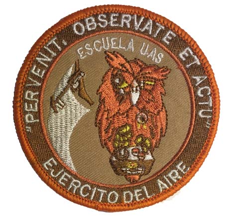 Escudo bordado UAS Buho árido \"Pervent, Observatete et actu\"